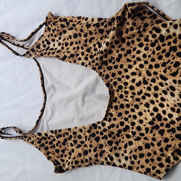Leopard Print  One Piece Swimsuit - Picture 4 of 5